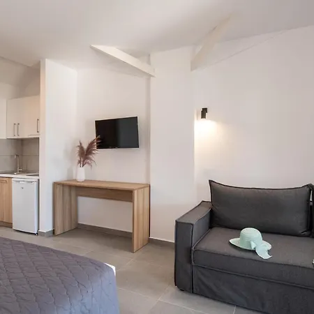 Marianna Apartment Kriaritsi